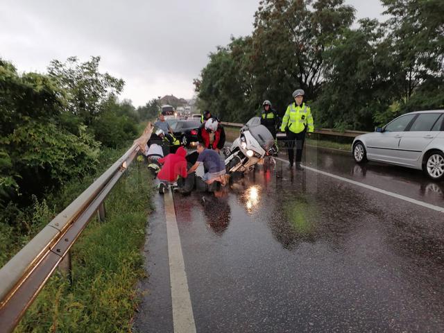 Victimele accidentului au primit primele îngrijiri la faţa locului