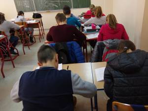 Premierul Florin Cîțu și ministrul Educației promit că până la incidența de 6 la mie școlile vor rămâne deschise