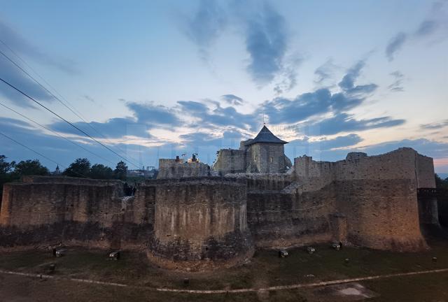 Zidurile Cetății de Scaun Suceava au devenit scenă de concerte, timp de trei zile - foto Cosmin Romega