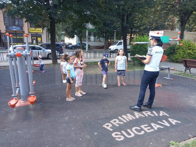 Polițiștii au interacționat cu copiii și le-au explicat principalele reguli de circulație