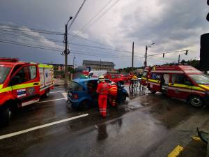Trafic blocat și un om la spital, după un accident în municipiul Suceava