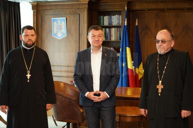 Ministrul Culturii, Bogdan Gheorghiu, alături de delegația Arhiepiscopiei Sucevei şi Rădăuților
