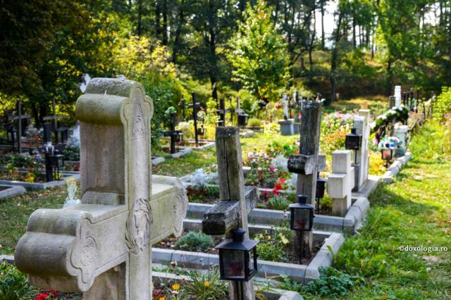 Cimitirul Mănăstirii Dragomirna foto Bogdan Zamfirescu