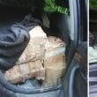 Mașină burdușită cu țigări, capturată de polițiștii de frontieră. ...