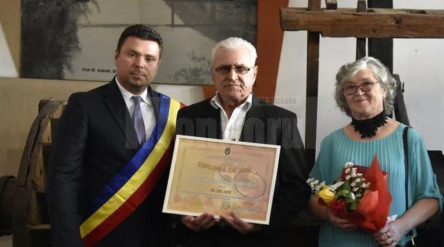 Primarul din Rădăuți a premiat 17 cupluri de aur din municipiu