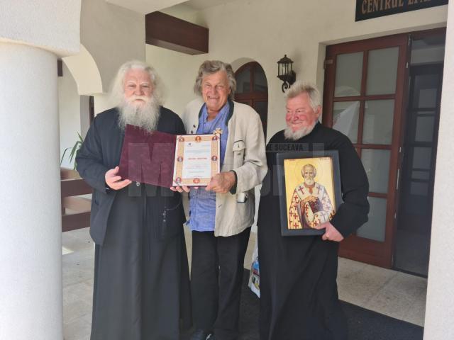 Actorul Florin Piersic a primit Ordinul „Mușatinii” al Arhiepiscopiei Sucevei și Rădăuților din partea Înaltpreasfințitului Părinte Calinic. Foto Arhiepiscopia Sucevei