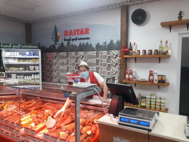 Magazin modern marca Raitar în piața din Fălticeni
