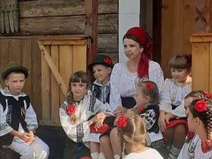 „Dăscălița”, un imn al dascălului, va fi lansat în curând de învățătoarea Elena Negru