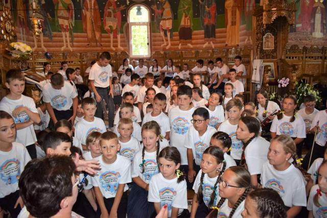 Peste 4.000 de copii, sute de preoți, profesori și părinți au participat la Școala de vară „Copii la altar”