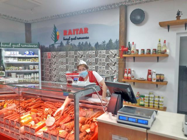 Magazin modern marca Raitar în piața din Fălticeni