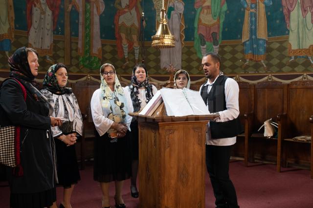 ''Copii la altar'' la Parohia ”Pogorârea SF. Duh”, din localitatea Vicovu de Jos