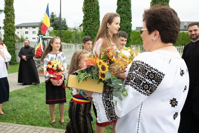 ''Copii la altar'' la Parohia ”Pogorârea SF. Duh”, din localitatea Vicovu de Jos