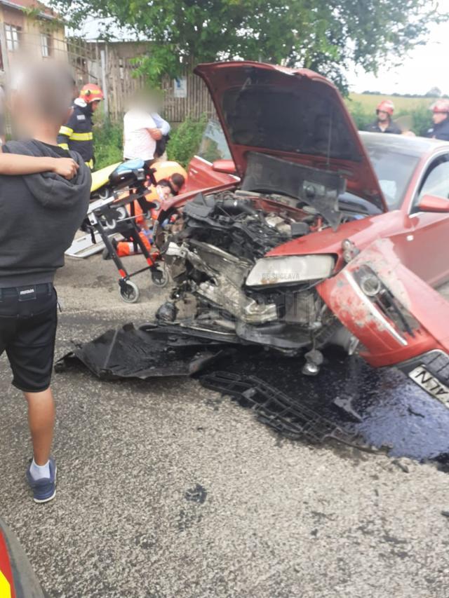 Patru răniţi după ce o maşină s-a izbit într-un cap de pod