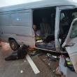 Cinci oameni dintr-un microbuz, răniți după un impact cu un autotren
