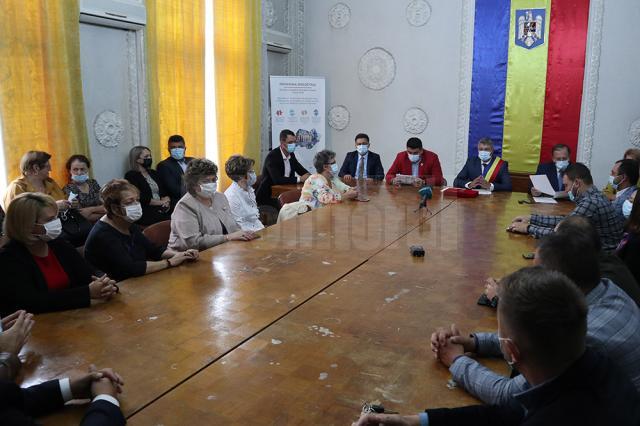 Patru personalităţi care au contribuit decisiv la deschiderea Spitalului Municipal Fălticeni au primit titlul de Cetăţean de Onoare