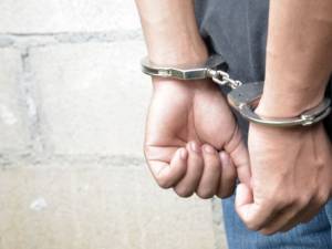 Tânăr de 19 ani, arestat pentru tâlhărirea unor copii. Foto digi24.ro