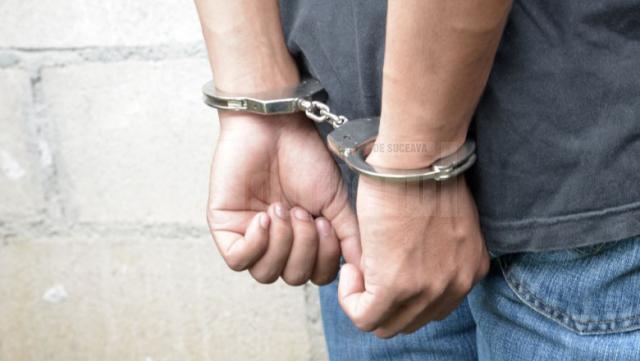 Tânăr de 19 ani, arestat pentru tâlhărirea unor copii. Foto digi24.ro