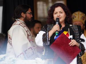 Violeta Țăran a primit Ordinul Mușatinilor, oferit de Arhiepiscopul Sucevei și Rădăuților, ÎPS Calinic