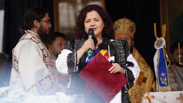 Violeta Ţăran a primit Ordinul „Mușatinii”, oferit de Arhiepiscopul Sucevei şi Rădăuților, IPS Calinic