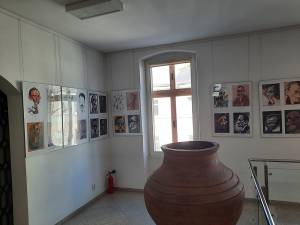 Expoziţia Internaţională de Caricatură – Portret „140 Bacovia”, la Muzeul de Istorie