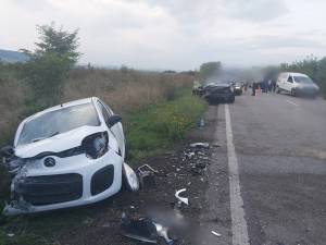 Cele două mașini implicate în accident