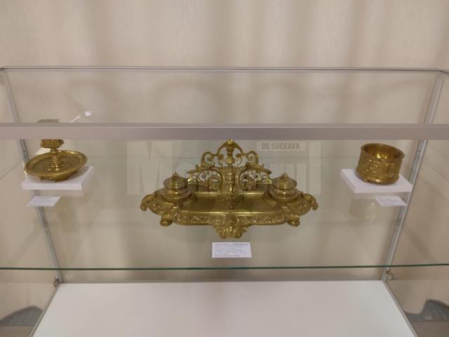 Piese din colecțiile aflate în patrimoniul Muzeului Național Peleș, expuse la Muzeul de Istorie Suceava