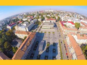Masca de protecție devine obligatorie în municipiul Suceava, inclusiv în spații deschise, în anumite situații