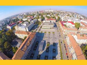 Masca de protecție devine obligatorie în municipiul Suceava, inclusiv în spații deschise, în anumite situații