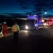 Accident rutier între un autoturism și o autocisternă încărcată cu apă.