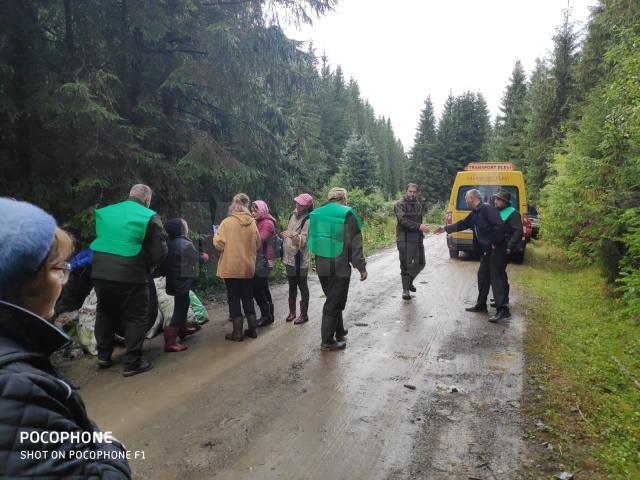 Pădurile din preajma Hergheliei Lucina au fost curățate de gunoaie de voluntari, care au adunat 140 de saci cu deșeuri 4