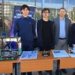 Membrii Clubului de robotică BIT (Be Innovative in Tehnology) de la Colegiul „Nicu Gane” din Fălticeni, coordonaţi de profesorul Dimitrie Filip