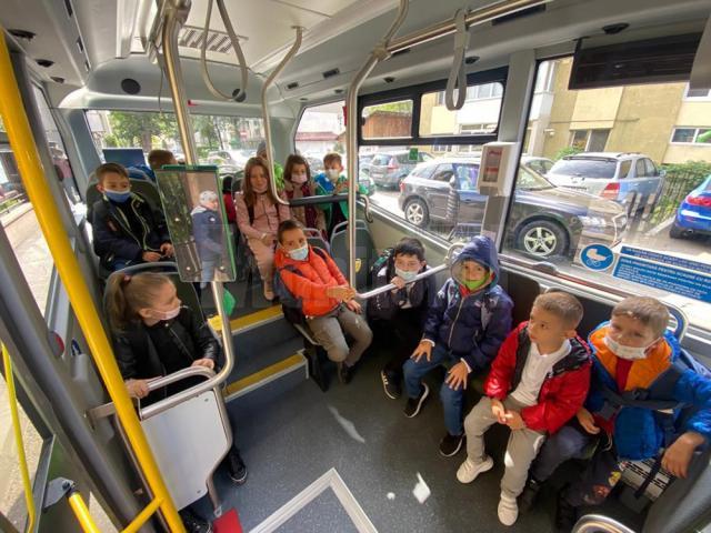 Autobuzul şcolar din programul pilot circula pe traseul str. Putnei - Școala Generală Nr. 10