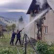 Șase persoane au rămas fără un acoperiș deasupra capului după ce casa le-a fost mistuită de flăcări