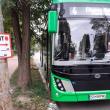 Autobuz electric de la TPL, lovit de o șoferiță care „nu l-a văzut”