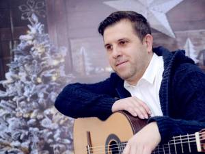 Unul dintre cei mai talentaţi chitarişti din Suceava, Daniel Dragomirescu, a murit în urma unor complicaţii provocate de Covid