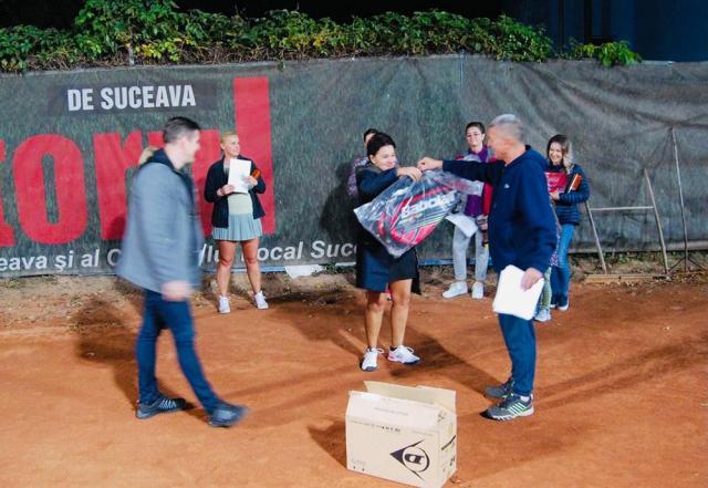 Cici Robciuc a primit trofeul destinat câștigătoarei Cupei Monitorul