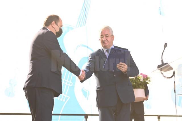 Rectorul și prorectorul USV au primit de la Ion Lungu titlurile de “Cetățean de onoare al Sucevei”, la festivitatea de deschidere a noului an universitar