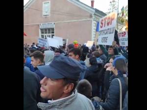 Ample proteste la Radăuți, contra restricțiilor impuse din cauza pandemiei 2