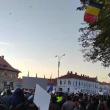 Mii de oameni au protestat sambătă seara pe strazile din Radauti contra restricțiilor impuse de pandemie