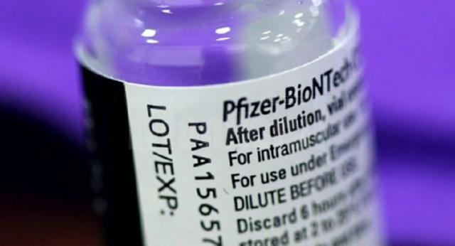 Vaccinul Pfizer expirat la 30 septembrie 2021 se administrează în continuare; valabilitatea s-a prelungit prin decizie administrativă. Foto news.ro