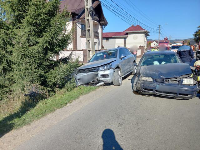 Un accident cu doi răniți, provocat de o șoferiță care nu a acordat prioritate