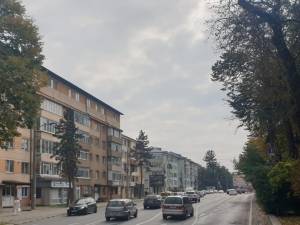 Prelungirea benzii de stocaj pe Bulevardul Ana Ipătescu pentru virarea la stânga, spre Ipotești