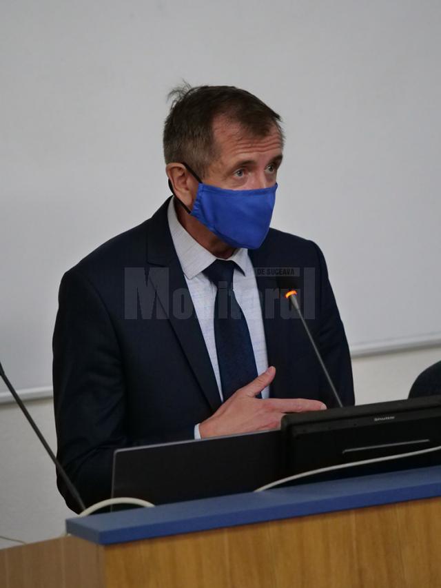 Prof. univ. dr. Mihai Covașă, moderatorul dezbaterii de la USV