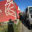 Ciocnire între un camion și un microbuz pe drumul dintre Suceava și Berchișești
