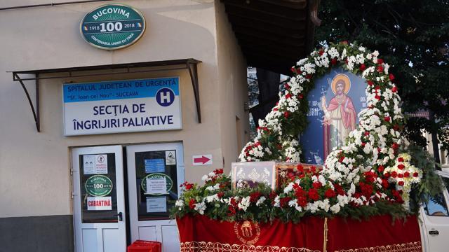 Racla cu moaștele Sfântului Ioan cel Nou de la Suceava au fost scoase din mănăstire, duminică, duse în procesiune pe străzile municipiului Suceava, pentru reducerea impactului pandemiei Covid-19