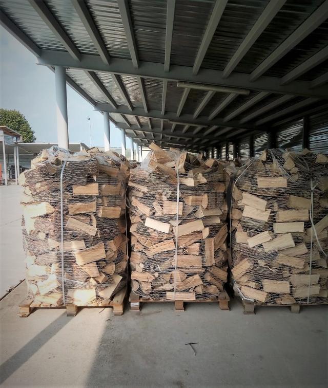 Romsilva anunță suplimentarea cu peste 700.000 metri cubi a cantităților de lemn de foc care vor fi vândute direct populației