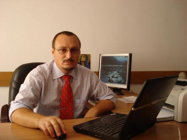 Prof. Adrian Puiu, directorul Colegiului „Eudoxiu Hurmuzachi” Radăuți