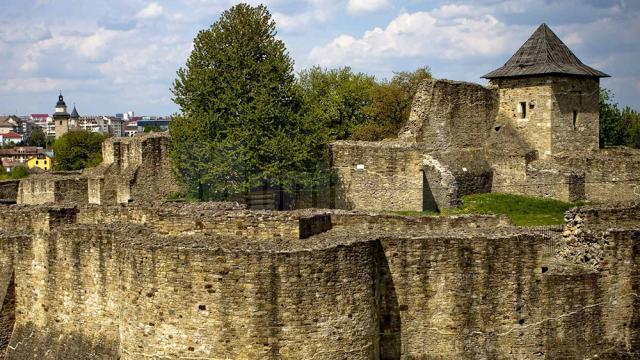 Cetatea de Scaun a Sucevei va găzdui a patra dezbatere publică națională „Turismul Românesc: Între impas și oportunitate”