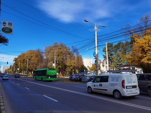 O taxatoare de pe un autobuz TPL s-a lovit la genunchi, dupa o frana brusca în zona Magazinului Bucovina