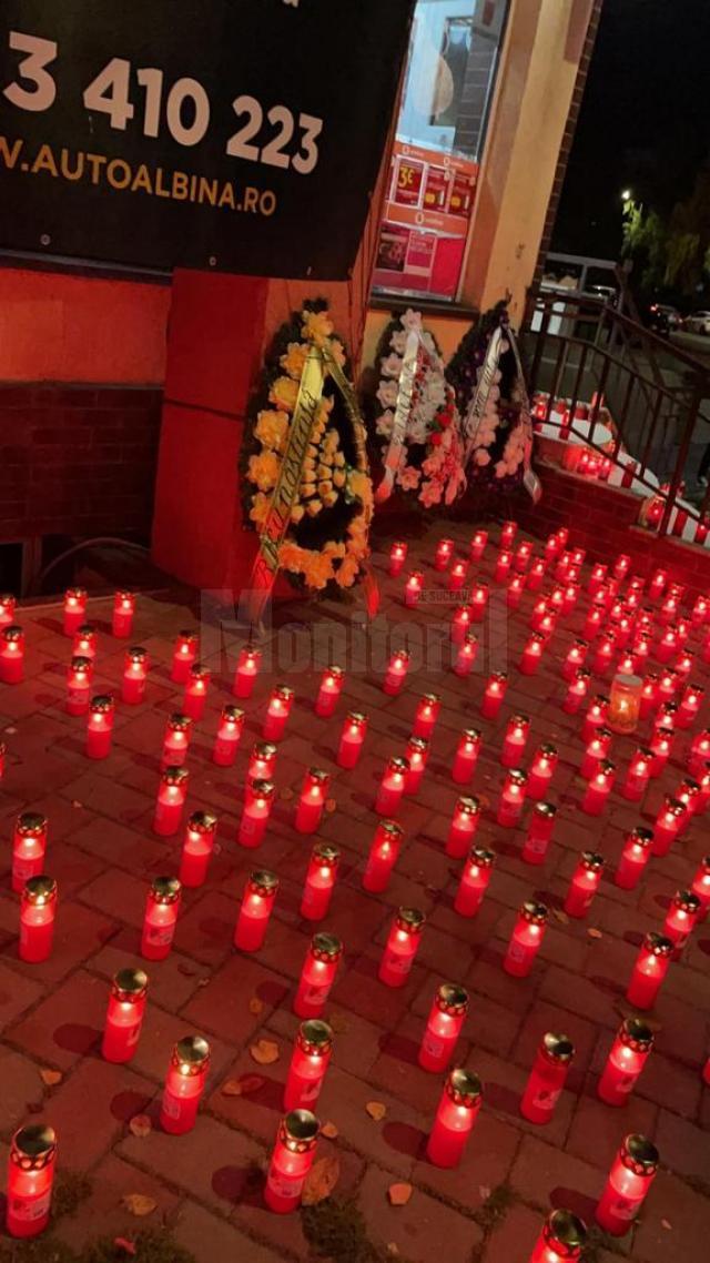 candele si coroane de flori in memoria lui Viorel Florea